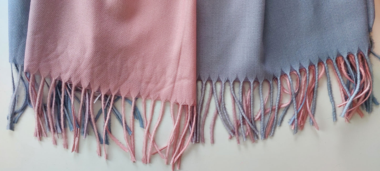 Two-toned scarf with fringes, pink and lilac, on a white background.
