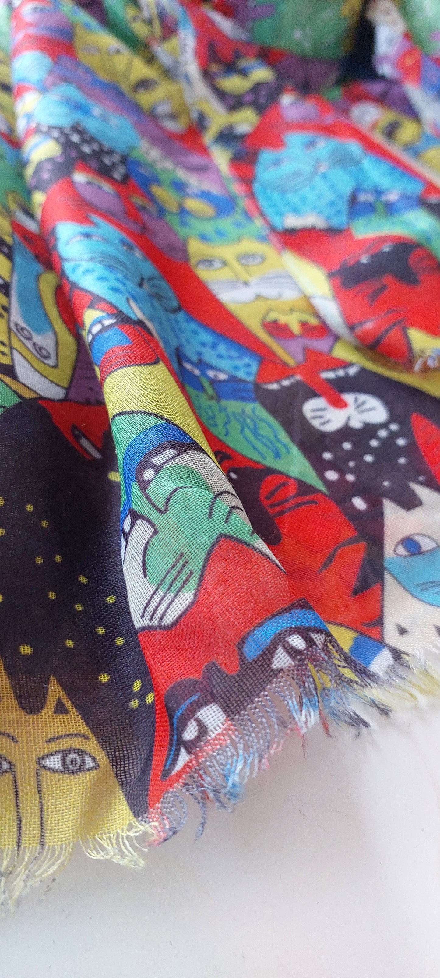 Quirky lightweight cat scarf