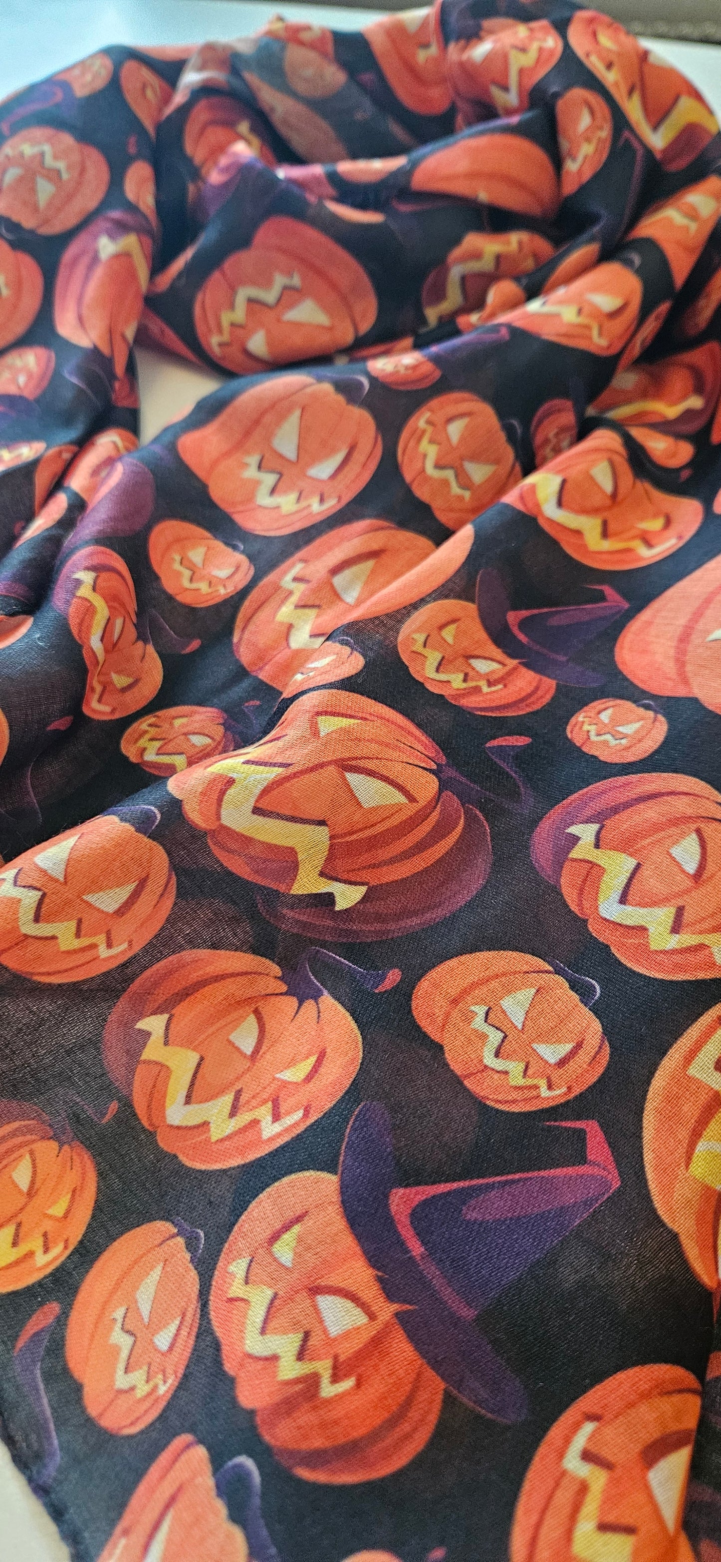 Halloween Pumpkin Scarf – Jack-O’-Lantern Print Wrap 180×70 cm (Cotton Blend)