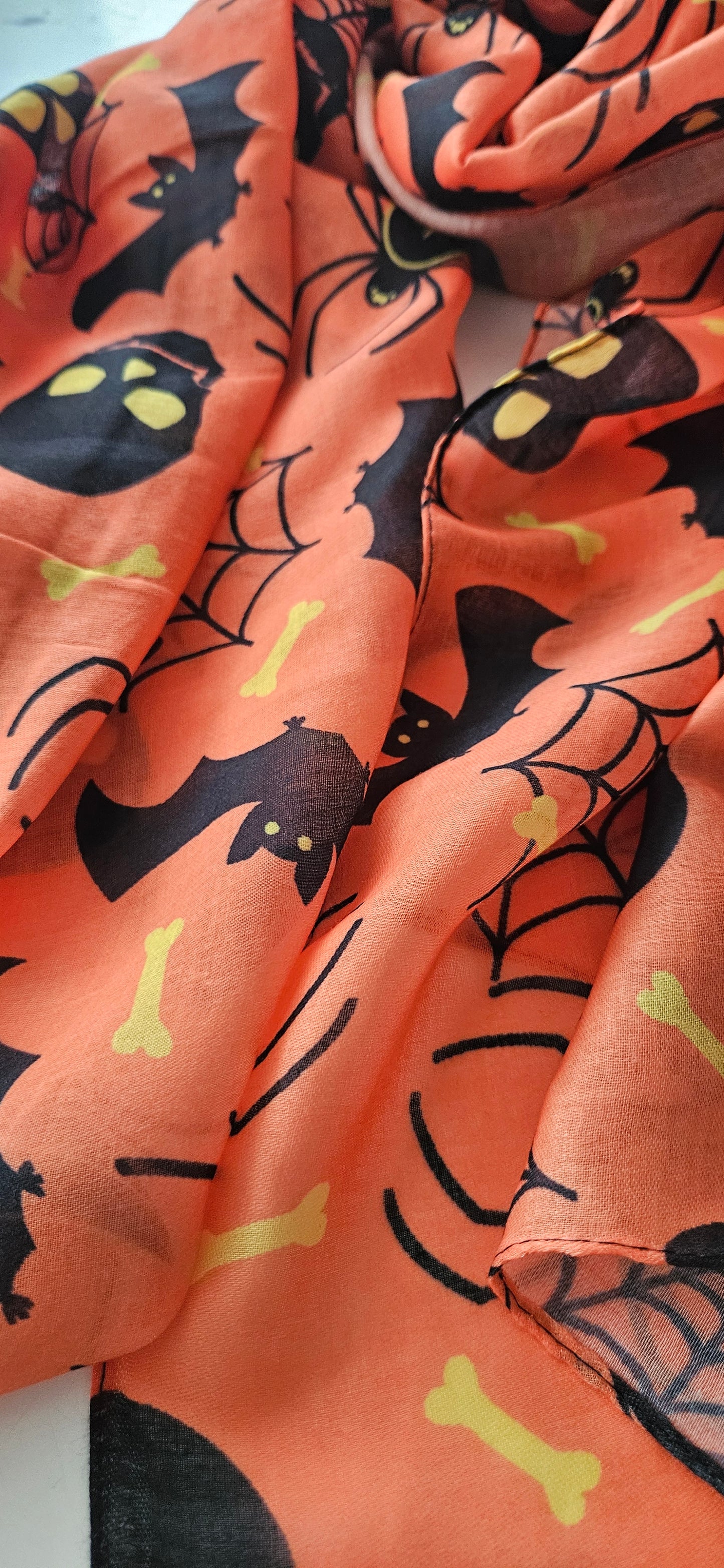 Halloween Print Scarf – Spooky Skull, Spider & Bat Design (180 × 70 cm