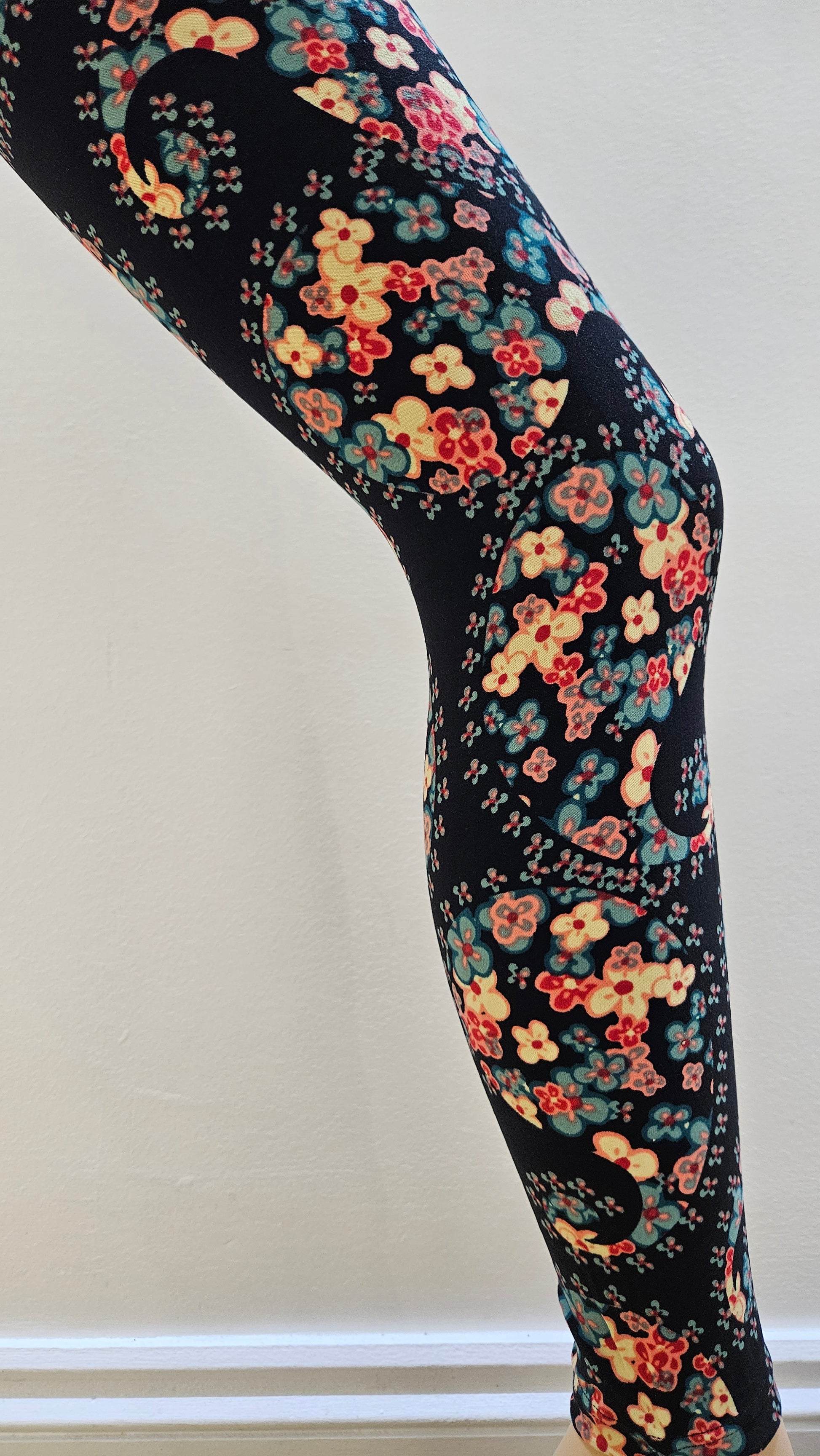 Pretty Floral Buttery Soft High-Waisted Leggings-Shimena