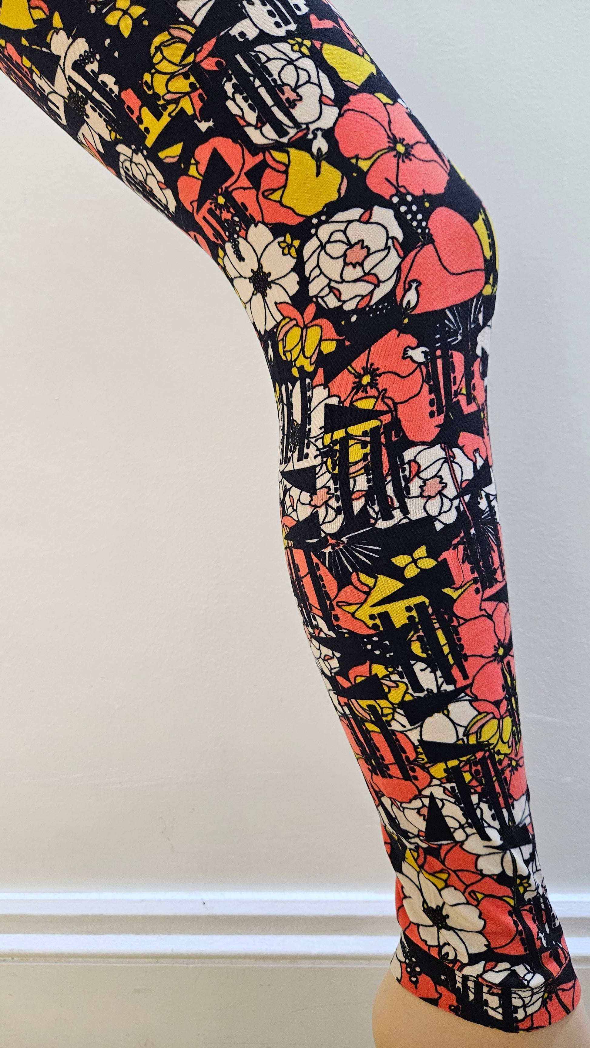 Coral Retro Floral Buttery Soft High-Waisted Leggings-Shimena