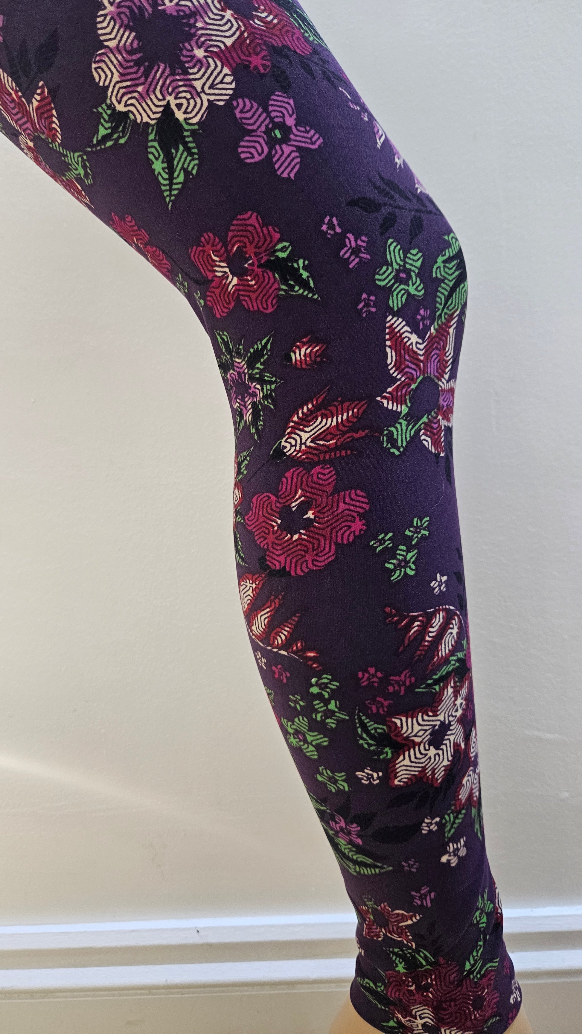 Deep Purple Geometric Floral Buttery Soft High-Waisted Leggings-Shimena