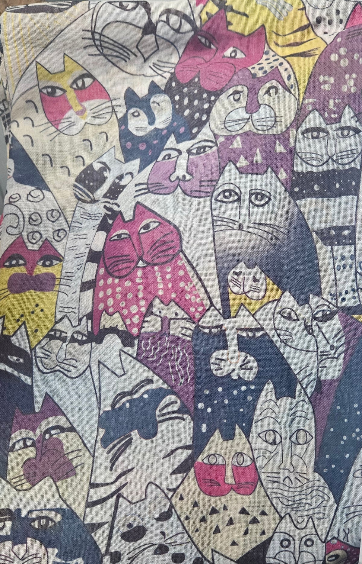 Quirky lightweight cat scarf